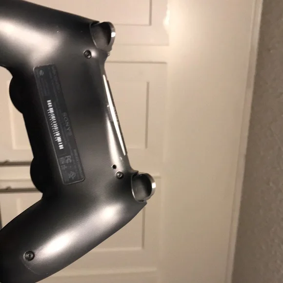 PS4 controller - Picture 2 of 3